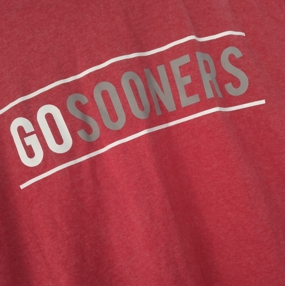 Women's University of Oklahoma Go Sooners Red T Shirt Size Medium OU Football - Picture 1 of 3